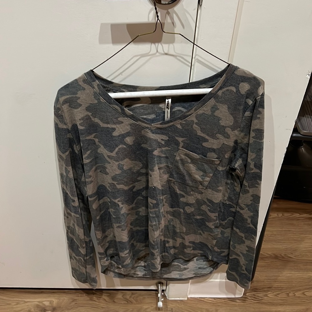 Camo casual top!